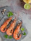 Crevettes au sel de mer et au persil — Photo de stock