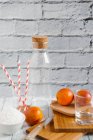 Ingredienti e utensili da cucina per fare frullati arancio sangue — Foto stock
