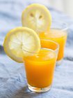Кількісні кадри з імбиром та лимонним соком — стокове фото