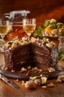 Torta al cioccolato con castagne dolci glassate — Foto stock