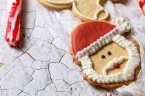 Primer plano de deliciosas galletas de Santa Claus - foto de stock