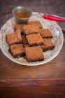Brownies auf dem Teller Nahaufnahme — Stockfoto