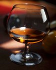 Bebida de conhaque Grand Marnier em vidro — Fotografia de Stock