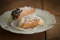 Cannoli (deep-fried dough rolls with cream filling, Sicily) — Stock Photo
