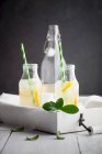 Diet lemonade made with apple vinegar, ginger, lemon and honey — Stock Photo