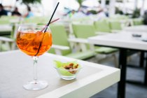Aperol Spritz cocktail served in an open bar — Stock Photo