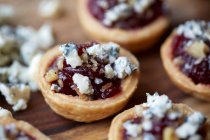 Cranberry cups with blue cheese — Stock Photo