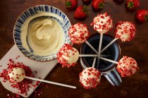 Strawberry shortcake pops close-up view — Stock Photo
