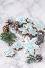 Gingerbread cookies decorated with white and blue royal icing — Stock Photo