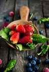 Strawberries, spinach, raspberries and blueberries — Stock Photo