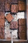 Brownies em bandeja vista de close-up — Fotografia de Stock