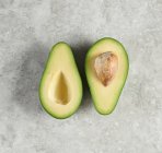 Avocado, навпіл крупним планом — стокове фото