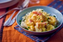 Prawn curry with cauliflower and peas — Stock Photo