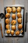 Хлібні булочки, фаршировані грибами та цибулею — стокове фото