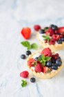 Mixed berry tarts with vanilla cream — Stock Photo