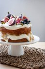 Hazelnut cake with figs, honey and goat's cream cheese — Stock Photo