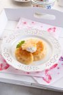 Sweet pierogi with cottage cheese (sweet dumlings) — Stock Photo