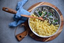 Pasta with mushrooms in a creamy sauce served in a pan (seen from above) — Stock Photo