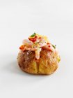 Baked potato with prawns, salmon and chilies — Stock Photo