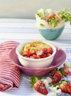 Bowl of pancakes with strawberries and mascarpone cream — Stock Photo