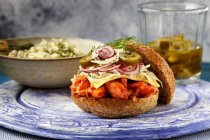 A pulled salmon burger with honey — Stock Photo