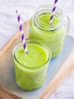 Two glasses of kiwi smoothie — Stock Photo