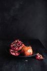 Granatapfel in einer Schüssel — Stockfoto