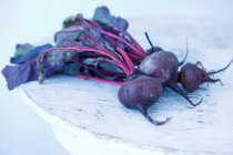 Fresh beetroot on a wooden table — Stock Photo