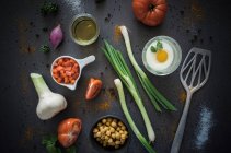 Vegetable ingredients for stew with chickpeas, tomatoes, leek and egg — Stock Photo