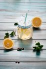 Дієтичний лимонад з яблучним оцтом, імбиром, лимоном та медом — стокове фото