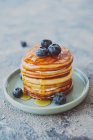 Vegan pancakes with cashew cream cheese, agave syrup and blueberries — Stock Photo