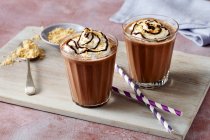 Beurre d'arachide et milk-shakes au chocolat — Photo de stock
