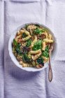 Spinach farfalle with mushrooms — Stock Photo