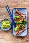 Steak with spinach leaves and a wasabi-avocado dip (Japan) — Stock Photo