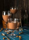 Веганський мигдальний шоколадний пудинг — стокове фото