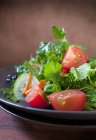 Broccoli e insalata verde vista da vicino — Foto stock
