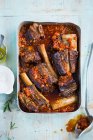 Italian style ribs in a roasting tin — Stock Photo