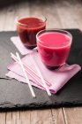 Two glasses of beetroot smoothie — Stock Photo