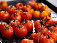 Tomates cerises entières rôties — Photo de stock