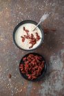 Yoghurt with puffed amaranth and dried goji berries — Stock Photo
