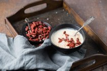 Yoghurt with puffed amaranth and dried goji berries — Stock Photo