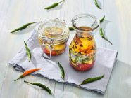 Verdure sottaceto in olio piccante — Foto stock