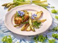 Salmon tartare with fried green asparagus — Stock Photo