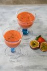 Strawberry and passionfruit smoothie — Stock Photo