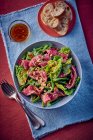 Rindfleischsalat mit grünen Bohnen — Stockfoto