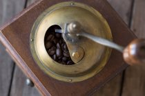 Eine alte Kaffeemühle von oben gesehen — Stockfoto