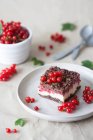 Cheesecake squares with chocolate crust and red currant — Stock Photo