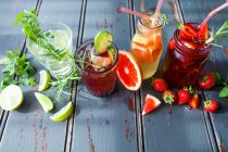 Various fruity cocktails close-up view — Stock Photo