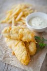 Fish and chips with remoulade — Stock Photo