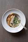 Peperoncino e pollo all'aglio con tagliatelle allo zenzero — Foto stock